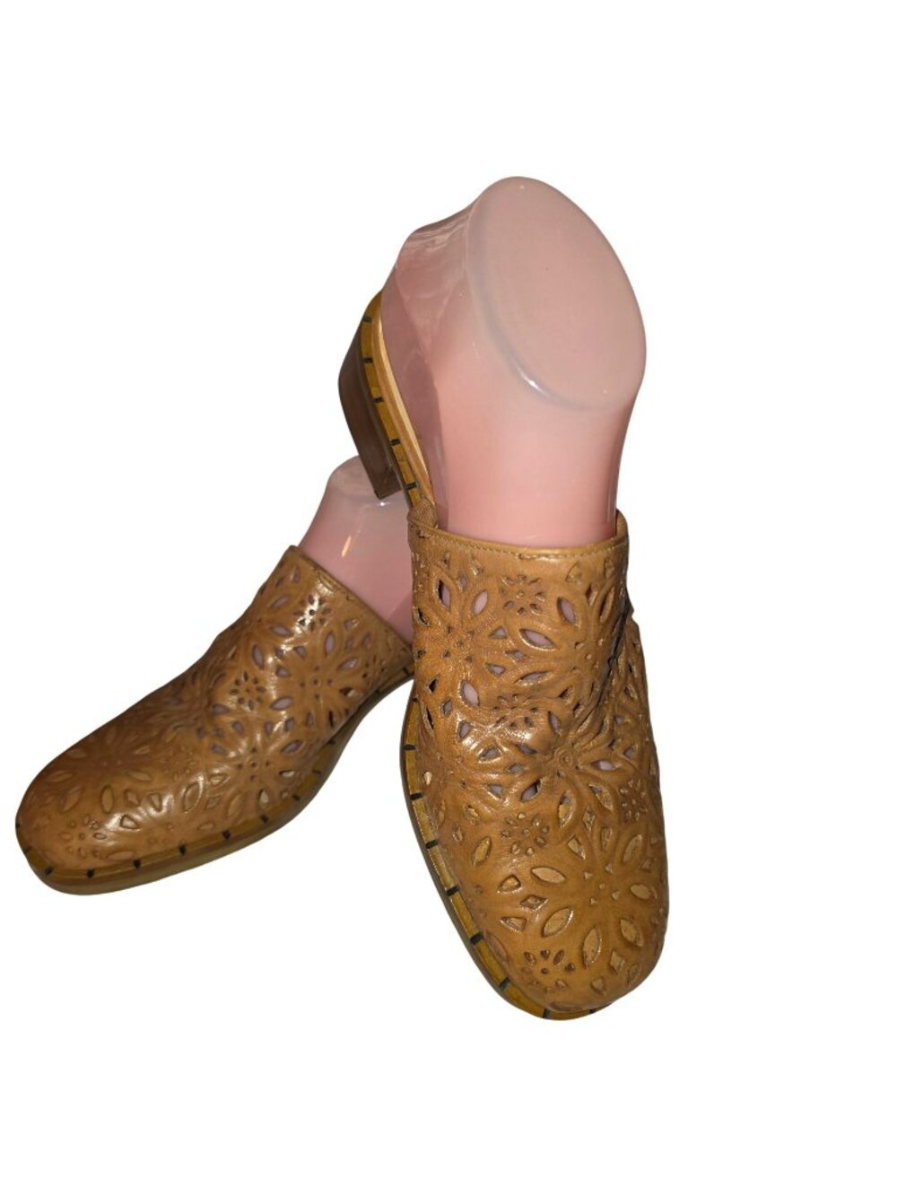 Women's Vintage? Unisa Tan Leather Laser Cut Floral Mules Shoes Slides Size 8.5